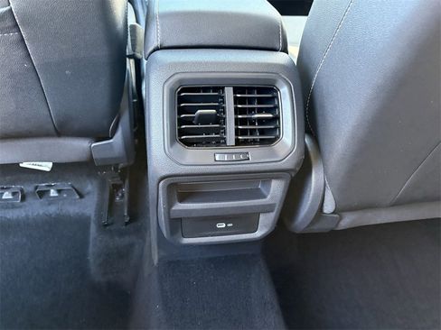 Used 2022 Volkswagen Taos SE image 24