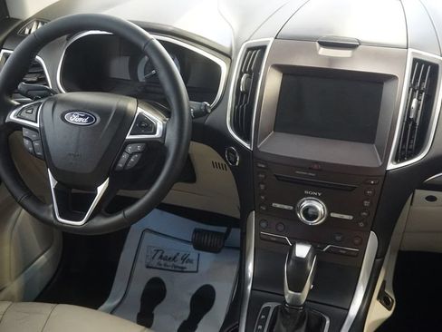 Used 2018 Ford Edge Titanium w/ Equipment Group 301A FWD image 33