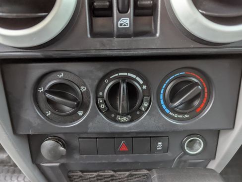 Used 2010 Jeep Wrangler Unlimited Sahara w/ Trailer Tow Group AWD/4WD image 21