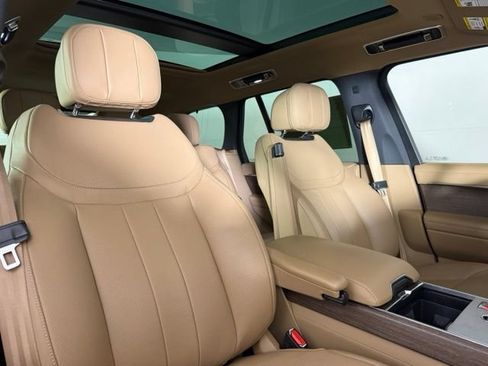 Used 2025 Land Rover Range Rover SE AWD/4WD image 33