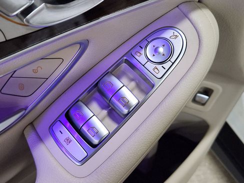 Used 2021 Mercedes-Benz GLC 300 SUV image 42