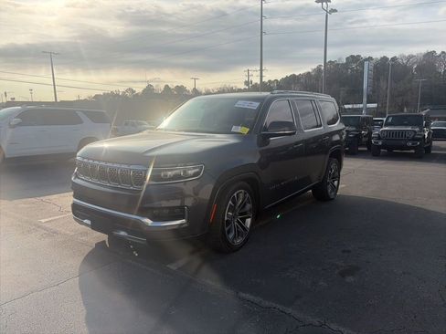 Used 2022 Jeep Grand Wagoneer Series III image 3