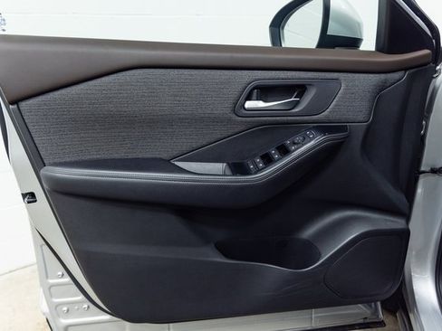 Used 2023 Nissan Rogue SV image 13