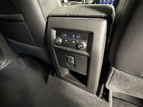 Certified 2023 Chevrolet Traverse LT image 32
