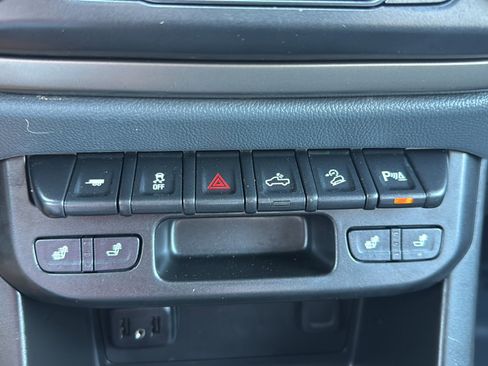 Used 2022 Chevrolet Colorado Z71 AWD/4WD image 36