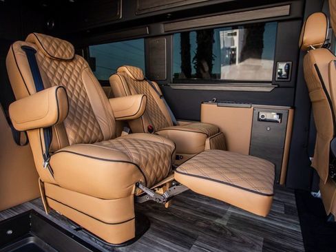 Used 2022 Mercedes-Benz Sprinter 3500 image 23