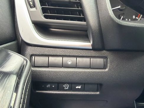 Used 2025 Nissan Rogue SV AWD/4WD image 15