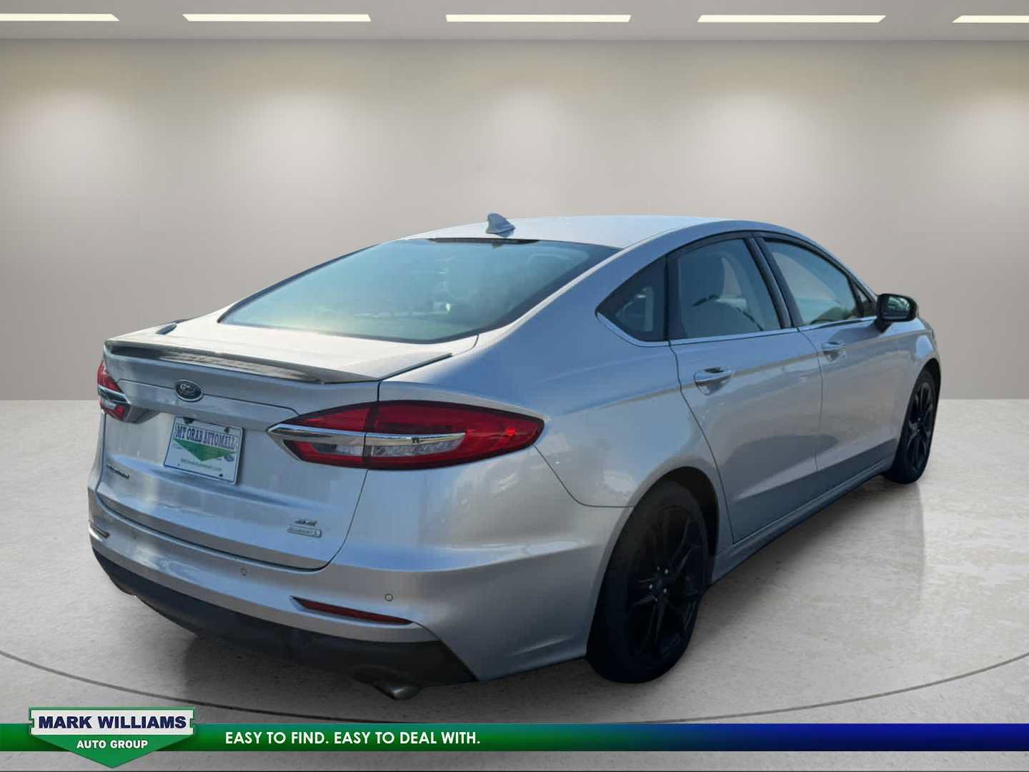 Used 2019 Ford Fusion SE w/ Equipment Group 151A FWD image 3