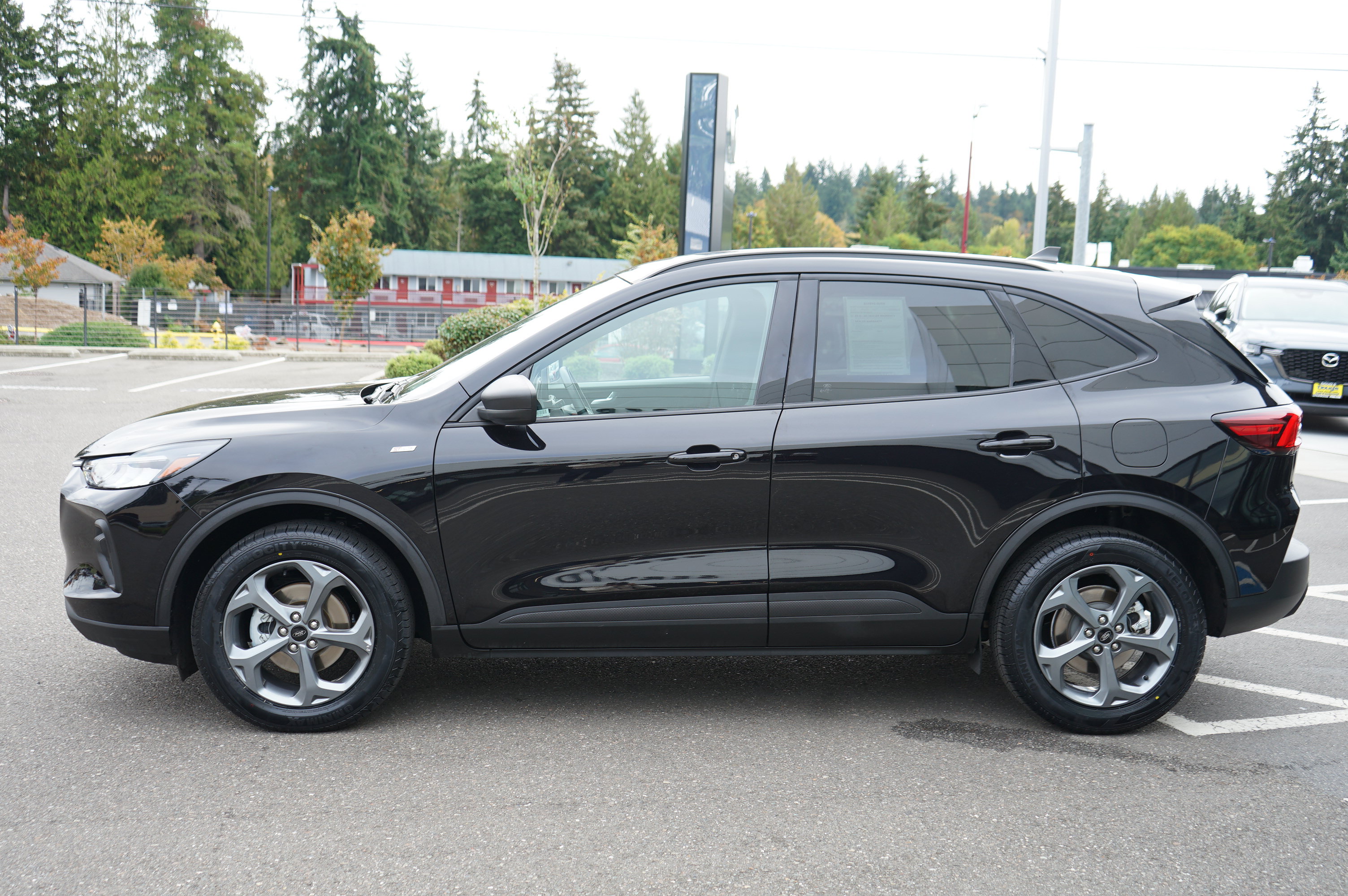 Used 2025 Ford Escape ST-Line AWD/4WD image 8