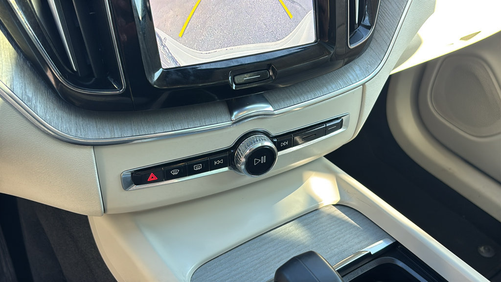 Certified 2025 Volvo XC60 B5 Plus w/ Climate Package AWD/4WD image 22