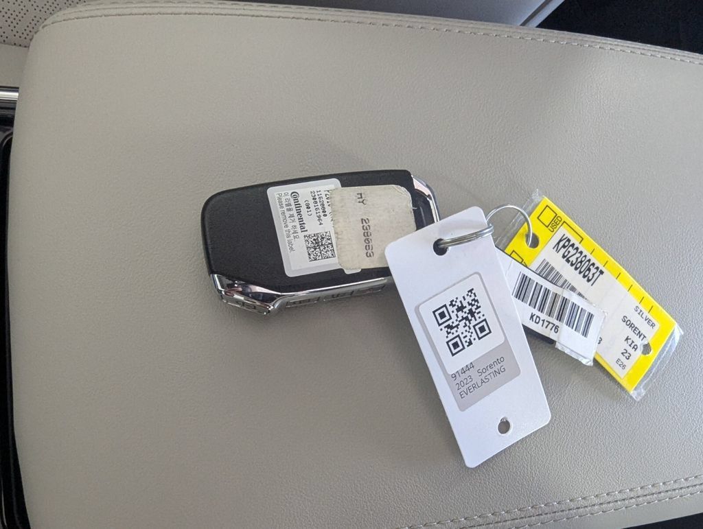 Used 2023 Kia Sorento SX AWD/4WD image 32