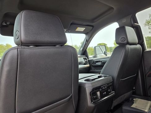 Used 2024 GMC Sierra 2500 AT4 w/ AT4 Preferred Package AWD/4WD image 29