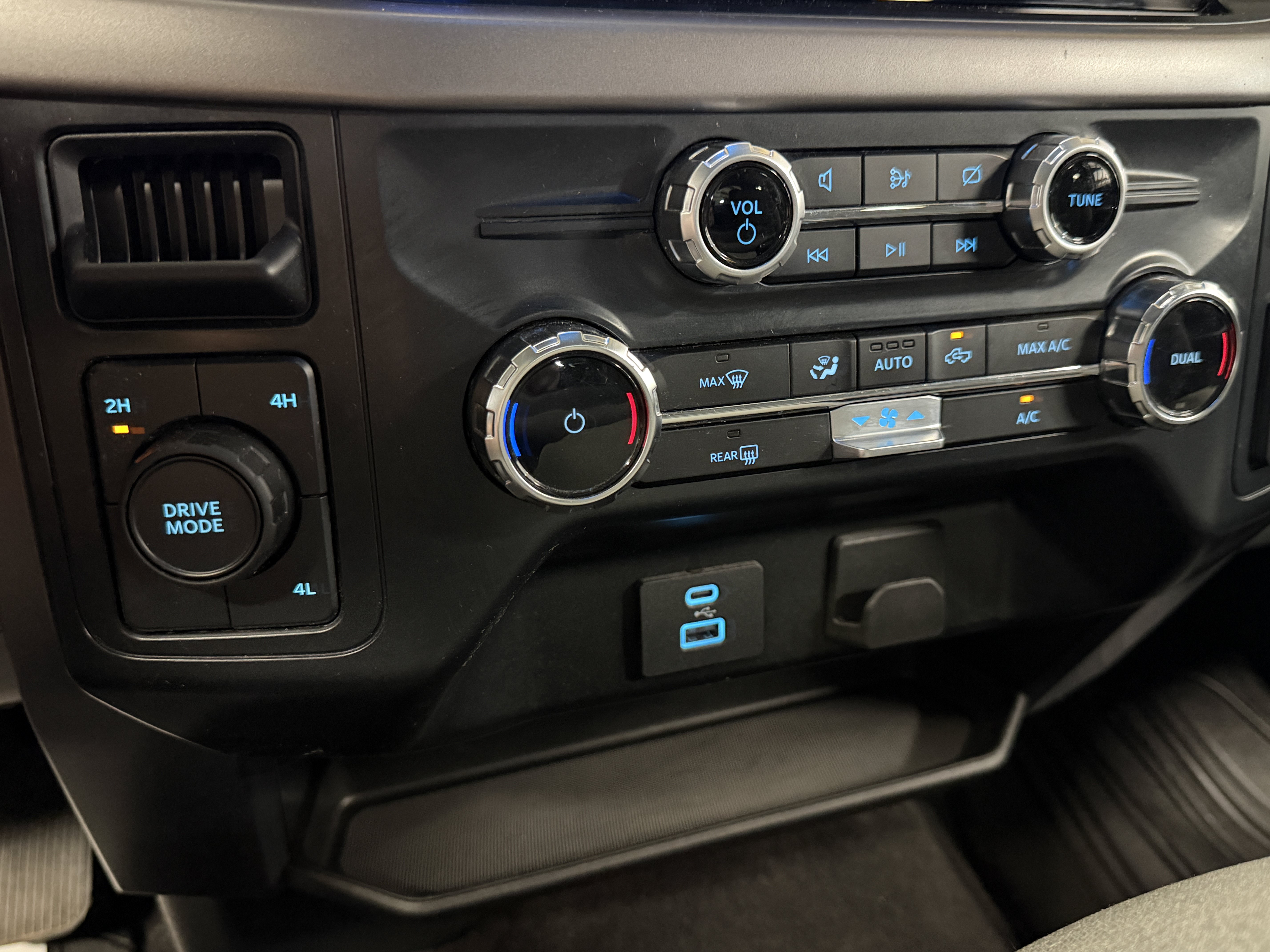 Used 2024 Ford F150 XLT AWD/4WD image 9