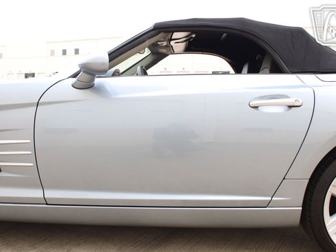 Used 2008 Chrysler Crossfire Limited image 40