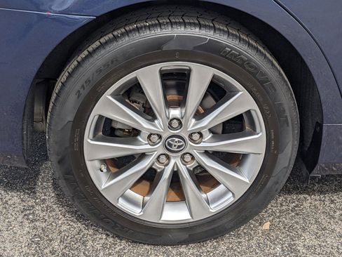 Used 2017 Toyota Camry XLE image 9