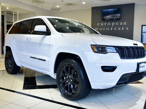 Used 2022 Jeep Grand Cherokee Laredo X image 1