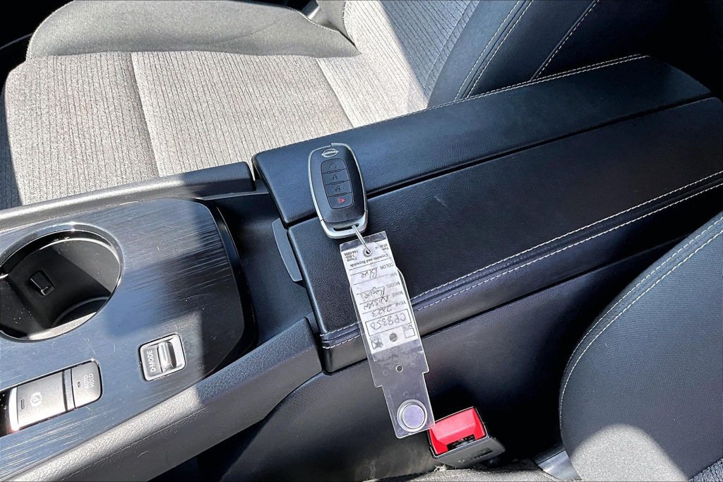 Used 2023 Nissan Rogue SV FWD image 33