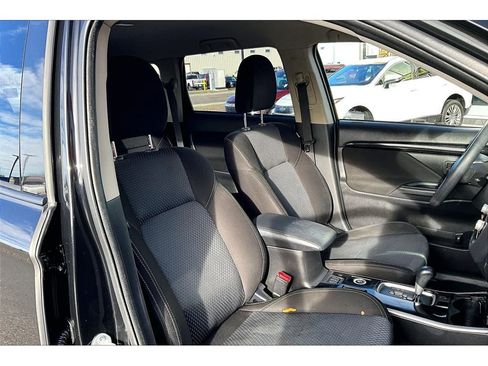 Used 2020 Mitsubishi Outlander ES image 8
