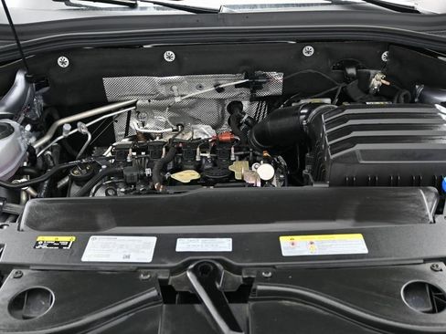 Used 2024 Volkswagen Atlas SE w/ Black Wheel Package image 38