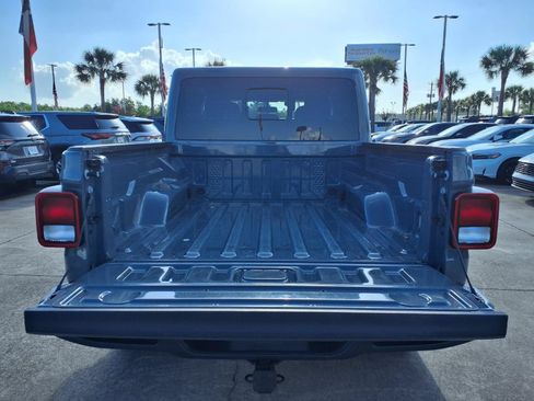 Used 2024 Jeep Gladiator Sport AWD/4WD image 7