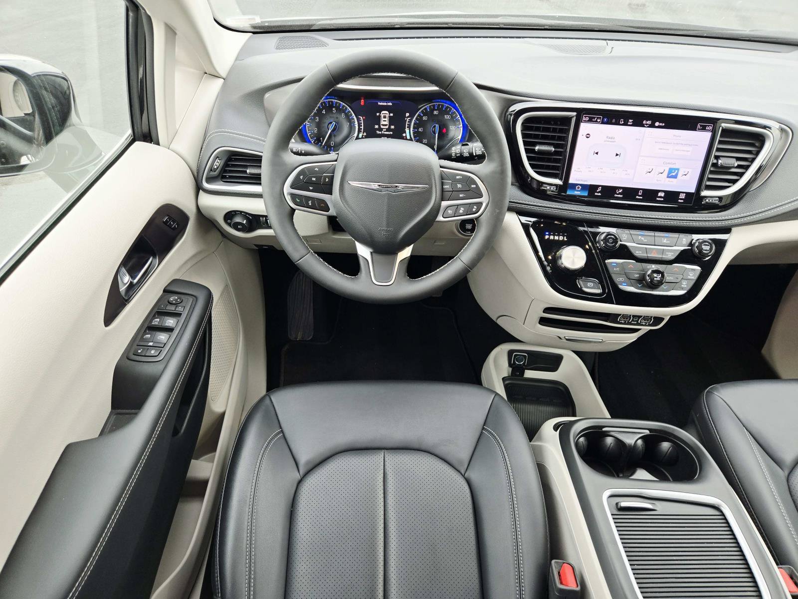 Used 2024 Chrysler Pacifica Touring-L FWD image 11