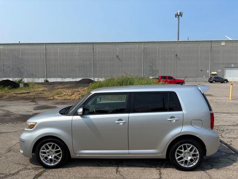 Used 2008 Scion xB FWD image 6