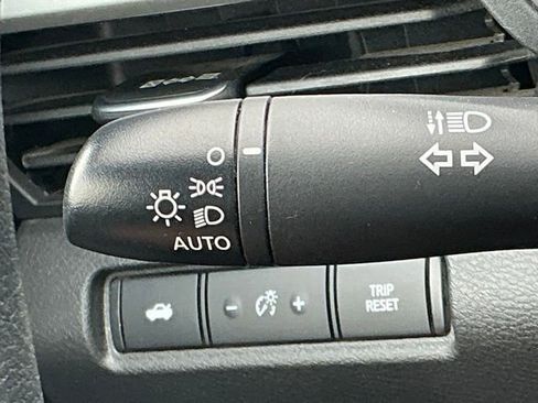 Used 2025 Nissan Altima 2.5 SV FWD image 30