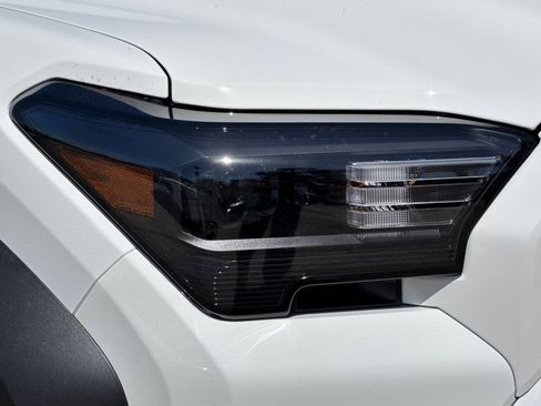 New 2026 Toyota 4Runner SR5 AWD/4WD image 32