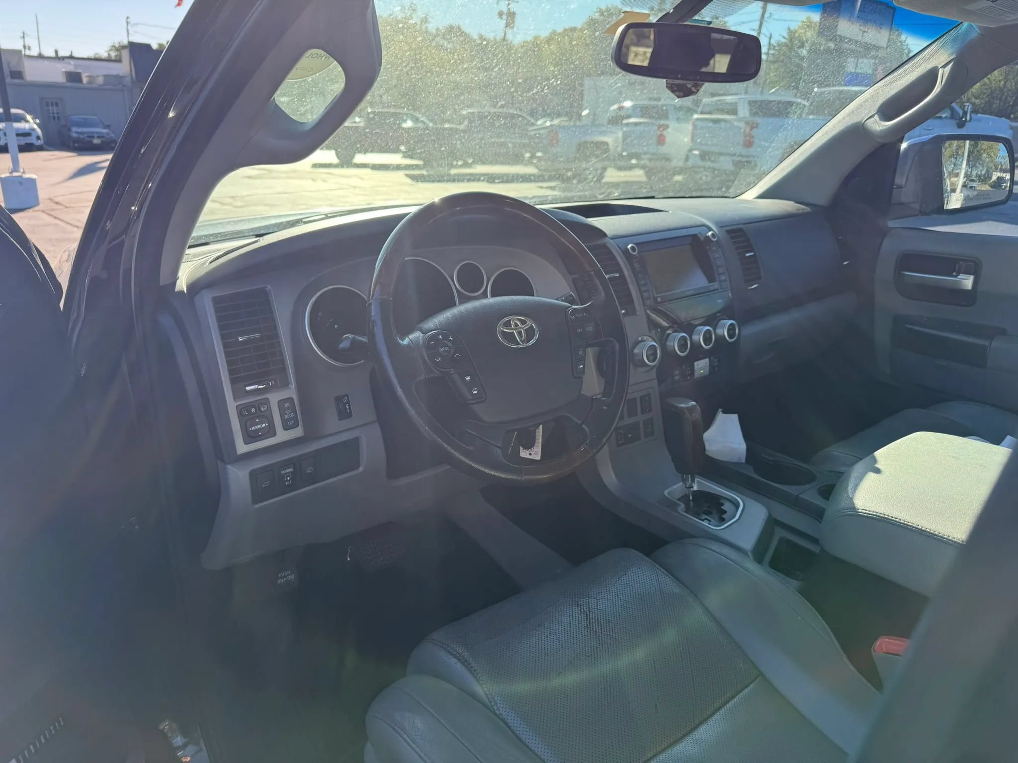 Used 2010 Toyota Sequoia Platinum RWD image 10