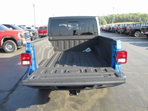 Used 2023 Jeep Gladiator Mojave w/ Cold Weather Group image 7