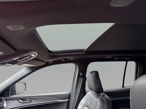 Used 2025 Jeep Grand Cherokee Limited w/ Trailer Tow Package image 9