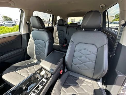 Used 2025 Volkswagen Atlas SE AWD/4WD image 27