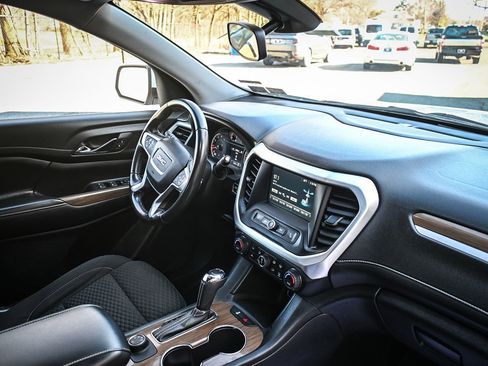 Used 2019 GMC Acadia SLE image 18