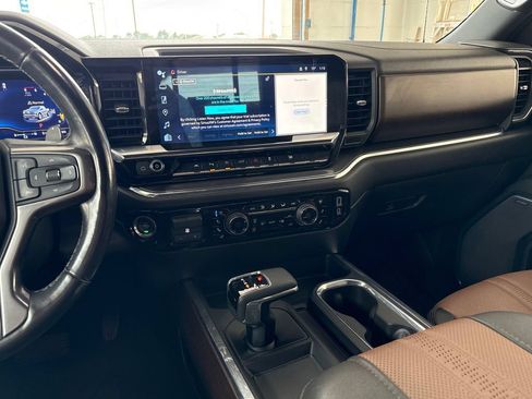 Used 2024 Chevrolet Silverado 1500 High Country w/ High Country Premium Package AWD/4WD image 25