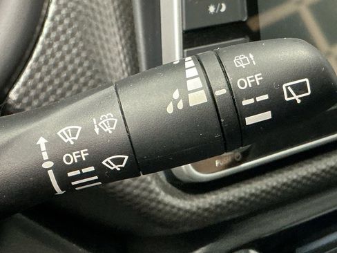 Used 2020 Nissan Kicks SV image 10