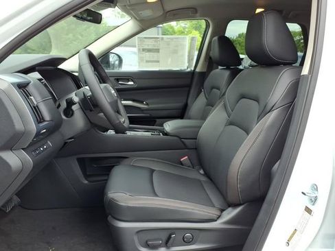 Used 2026 Nissan Pathfinder SL AWD/4WD image 8