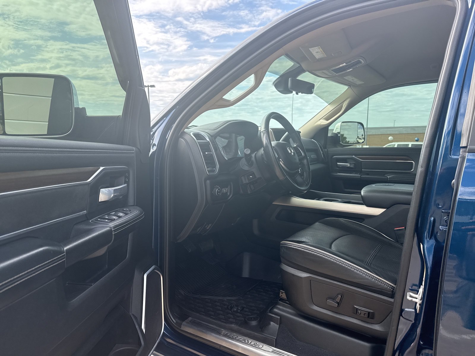 Used 2022 RAM 2500 Laramie AWD/4WD image 12