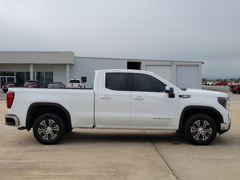 Used 2025 GMC Sierra 1500 SLE w/ Preferred Package image 6