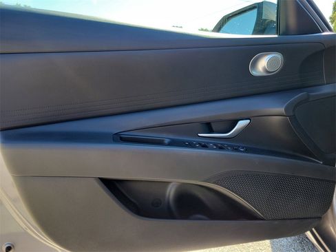 Used 2024 Hyundai Elantra SEL image 13