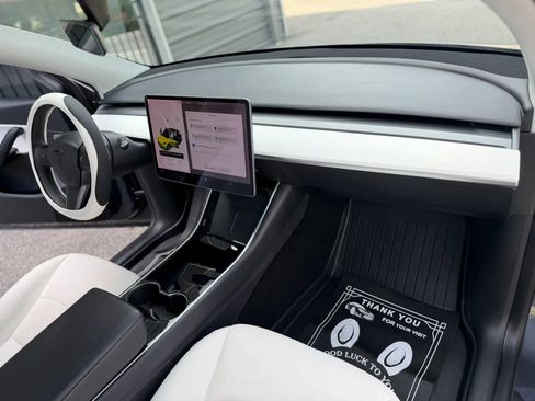 Used 2021 Tesla Model Y 2WD image 16