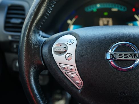 Used 2015 Nissan Leaf SL w/ Premium Package image 29
