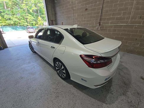 Used 2017 Honda Accord EX-L image 2