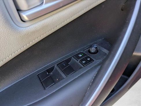 Certified 2020 Toyota Corolla SE image 7