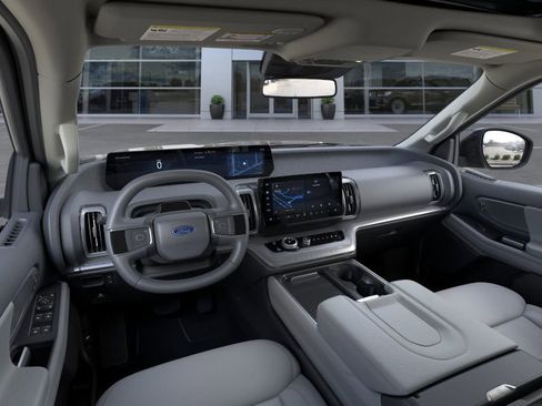 New 2025 Ford Expedition Active image 29