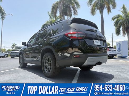 Used 2025 Honda Pilot TrailSport image 21