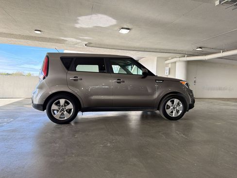 Used 2019 Kia Soul w/ Convenience Package image 6