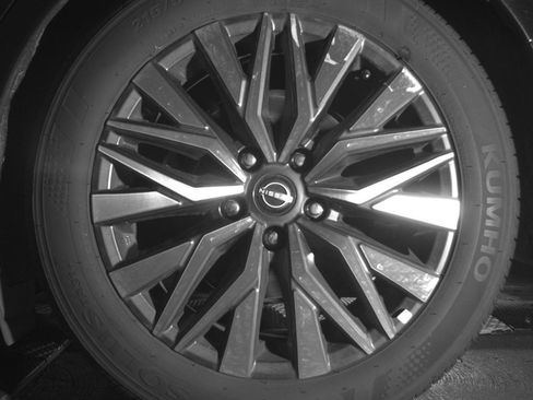 Used 2025 Nissan Altima 2.5 SV FWD image 14