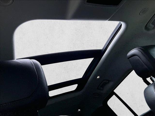 Used 2024 Land Rover Defender 130 X-Dynamic SE AWD/4WD image 17