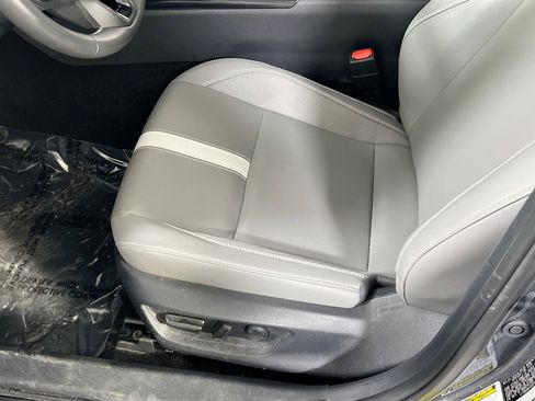 Used 2025 Toyota Camry SE image 18