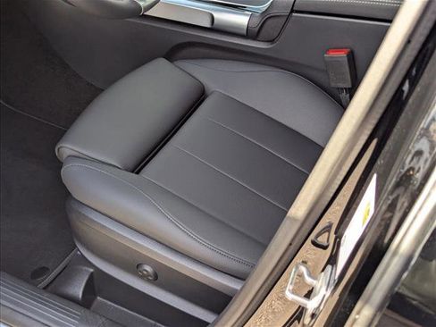 New 2025 Mercedes-Benz GLB 250 image 4